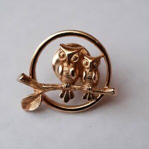 1970's Lapel Owls Resting On Tree Branch Pendent Vintage Avon Gold Tone